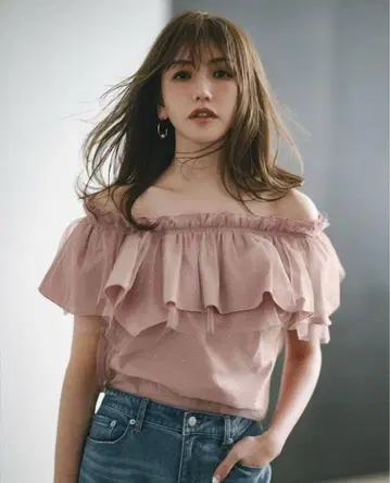 JUSGLITTY x 미카 콜라보 키라키라 2way 블라우스