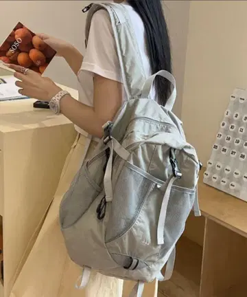 그레이 메쉬 포켓 부착 백팩 여성용