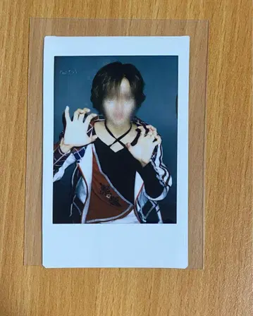 사쿠라 러브식 폴라로이드 데뷔 의상