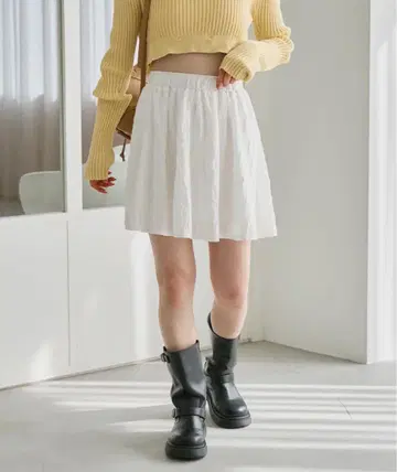 웨이브 플레어 미니스커트 Kastane