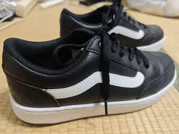VANS 캐주얼 스니커즈 블랙/화이트