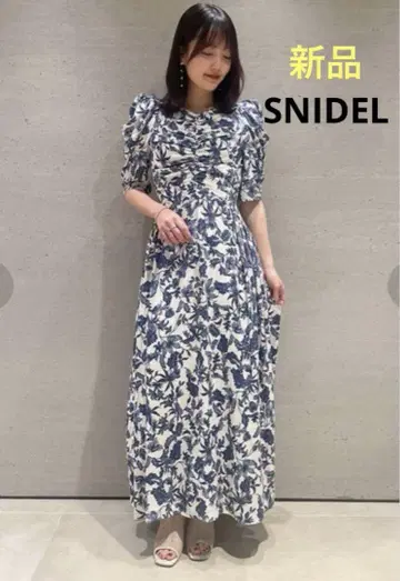 스나이델 원피스 꽃무늬 백 오픈 바리에 프린트 레이온 원피스