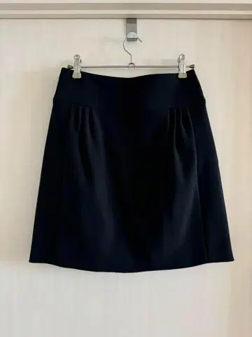 새상품급 폭시 뉴욕 노카라 타이트 무릎 기장 스커트