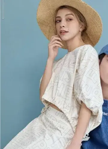 냅타임 NAPTIME 사이드 리본 크롭 블라우스 올 패턴