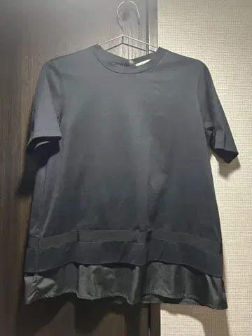 Herno 블랙 반팔 티셔츠 백 오픈