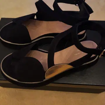 dries van noten 블랙 스웨이드 스트랩 샌들 36
