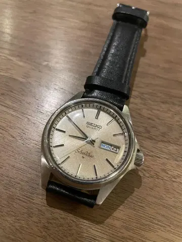 작동품 1977년 2월 제조 세이코 쿼츠 실버 웨이브