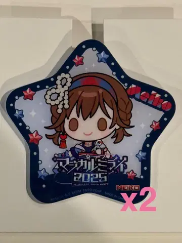 [ 2점 ] 매지컬 미라이 2025 축광 아크릴 배지 (MEIKO)