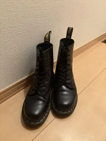 Dr. Martens 8홀 22cm 36
