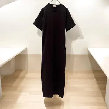 Ballsey 투모로우랜드 백 개더 원피스 블랙 이소재 절개