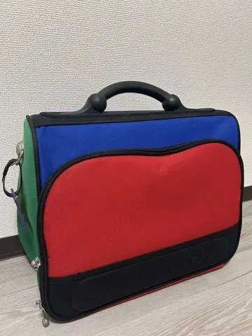 UNITED COLORS OF BENETTON