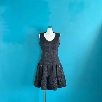 1458 Rene 르네 슬리브리스 블랙 티어드 플레어 원피스