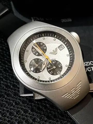 EMPORIO ARMANI 실버 크로노그래프 손목시계