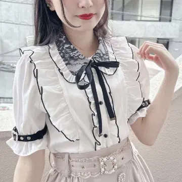 ROJITA 소매 커프스 하트 버클 블라우스 화이트