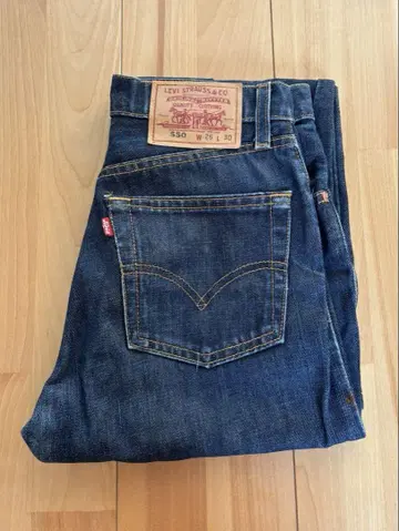 used Levi's 550 W26 L30