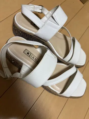 DIANA 샌들