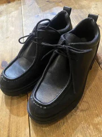ZARA 블랙 가죽 통굽 처카 부츠