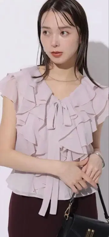 마이스트라다 시어 프릴 블라우스