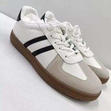 새상품 남성용 25.0cm 저먼 트레이너 스니커즈 화이트 블랙 2467W