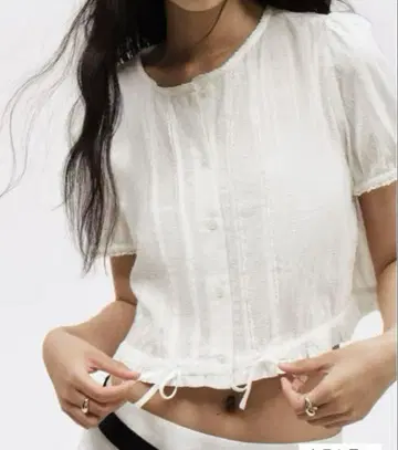h&m 플륌티 코튼 블라우스 M 사이즈 화이트 크롭