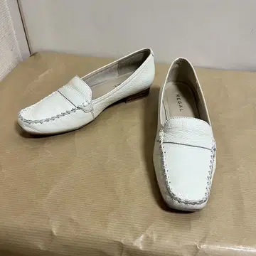 REGAL 리갈 모카 펌프스 로퍼 아이보리 22.5cm