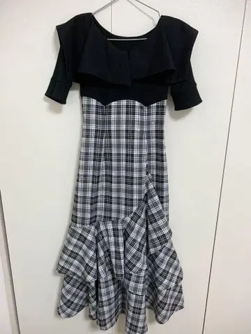 dazzlin 러플 머메이드 콤비 원피스 블랙