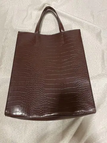 브라운 크로커다일 패턴 토트백