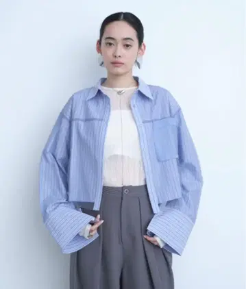 AIC. 아이씨 튤 레이어드 빅 커프스 스트라이프 셔츠 블루