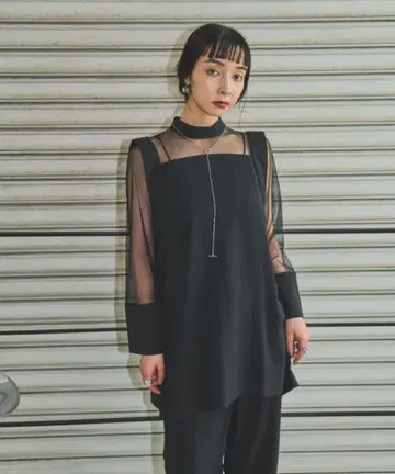 AIC. 에이아이씨 시스루 절개 상의 셋업 가능 포멀