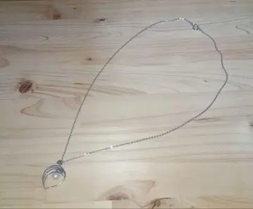 잎사귀 모양 펄 목걸이