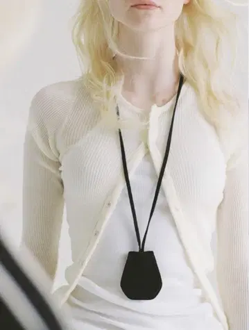 LEATHER CLOCHETTE