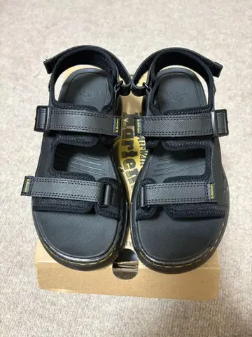 Dr. Martens Forster 블랙 샌들 UK5