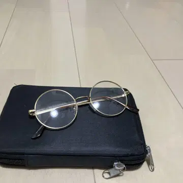 골드 라운드 프레임 안경