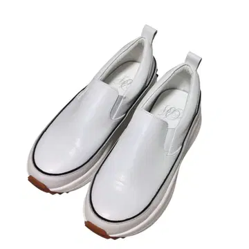 컨디션 최상 비어즐리 가죽 슬립온 24.5cm 화이트