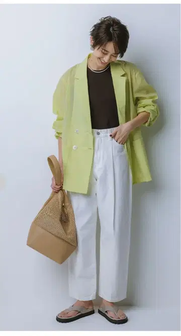 MilaOwen 화이트 데님 잡지 게재