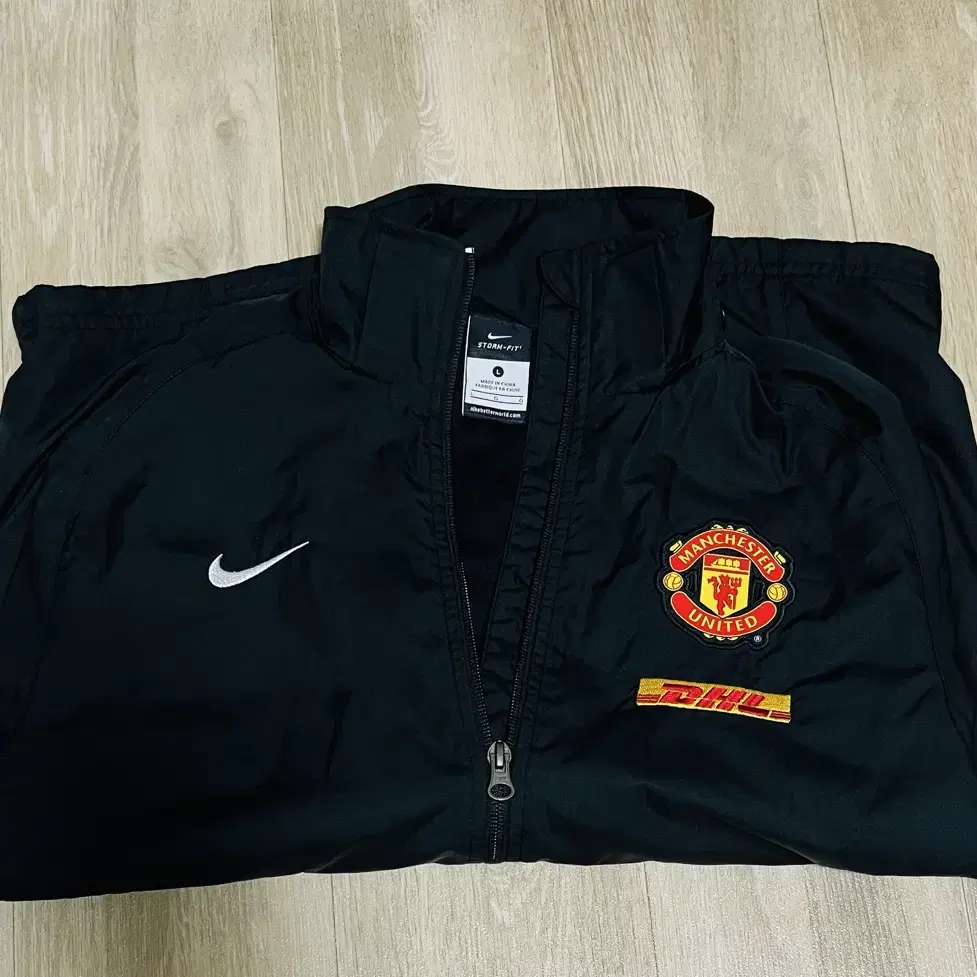 【即日発送】ナイキ Manchester United ウィンドブレーカー NIKE | 나이키 Nike DHL Manchester United Windbreaker on