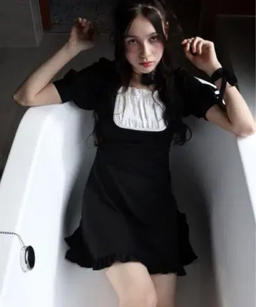 TITTY&CO. 셔링 퍼프 미니 원피스 블랙