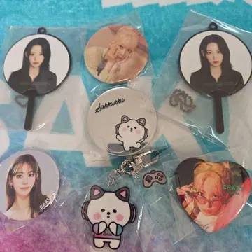 LE SSERAFIM 캔배지 키링 세트 사쿠라