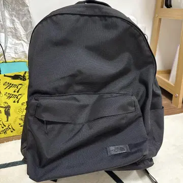 블랙 심플 백팩
