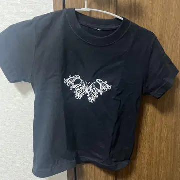 블랙 나비 프린트 반팔 티셔츠