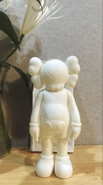 KAWS 피규어 WHITE