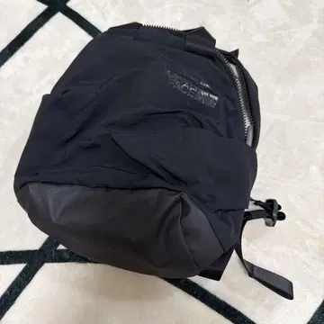 블랙 백팩