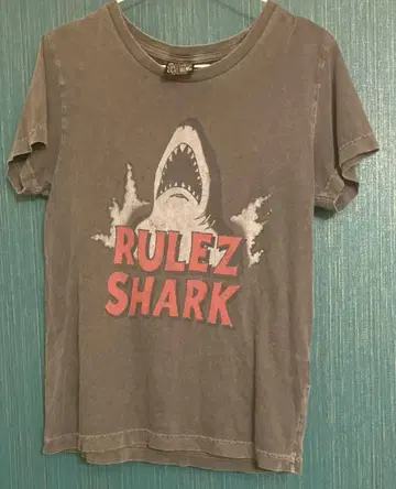 jaws 말고 shark candy stripper 빈티지풍