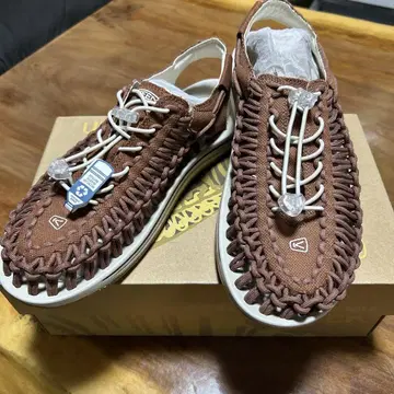 금일 한정 가격 인하! KEEN 브라운 클로그 샌들