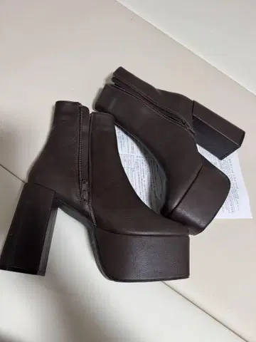 다크 브라운 지퍼 부티 24.5