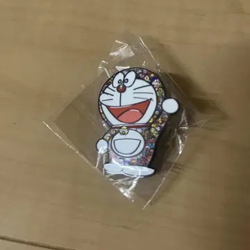 레어!! 미개봉 새상품 도라에몽 핀 배지 핀즈