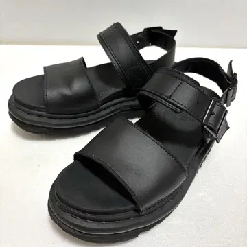 [새상품급] 닥터마틴 VOSS 통굽 샌들 23cm