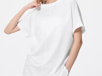화이트 반팔 티셔츠