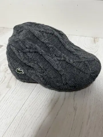 LACOSTE / 그레이 케이블 짜임 헌팅 모자