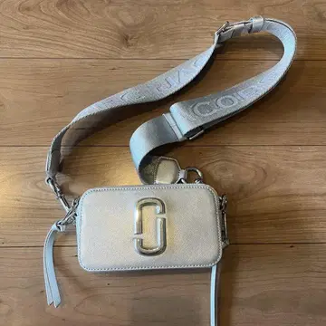 MARC JACOBS 실버 숄더백